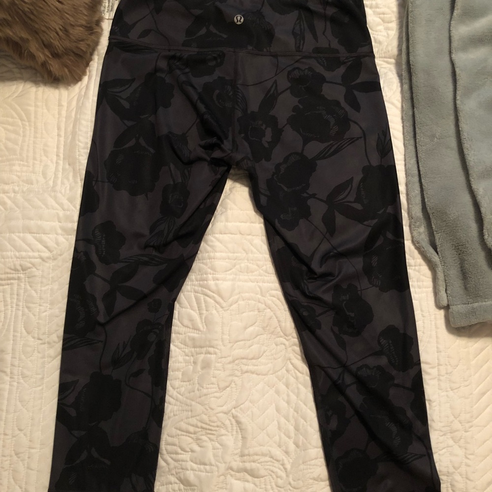 Lululemon crops